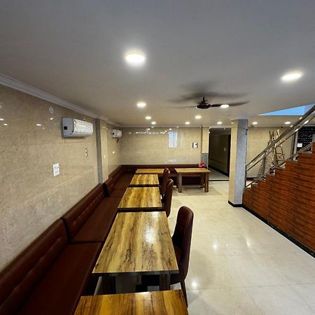 Hotel Walk Inn ฟารีดาบัด ภายนอก รูปภาพ
