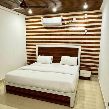 Hotel Walk Inn ฟารีดาบัด ภายนอก รูปภาพ