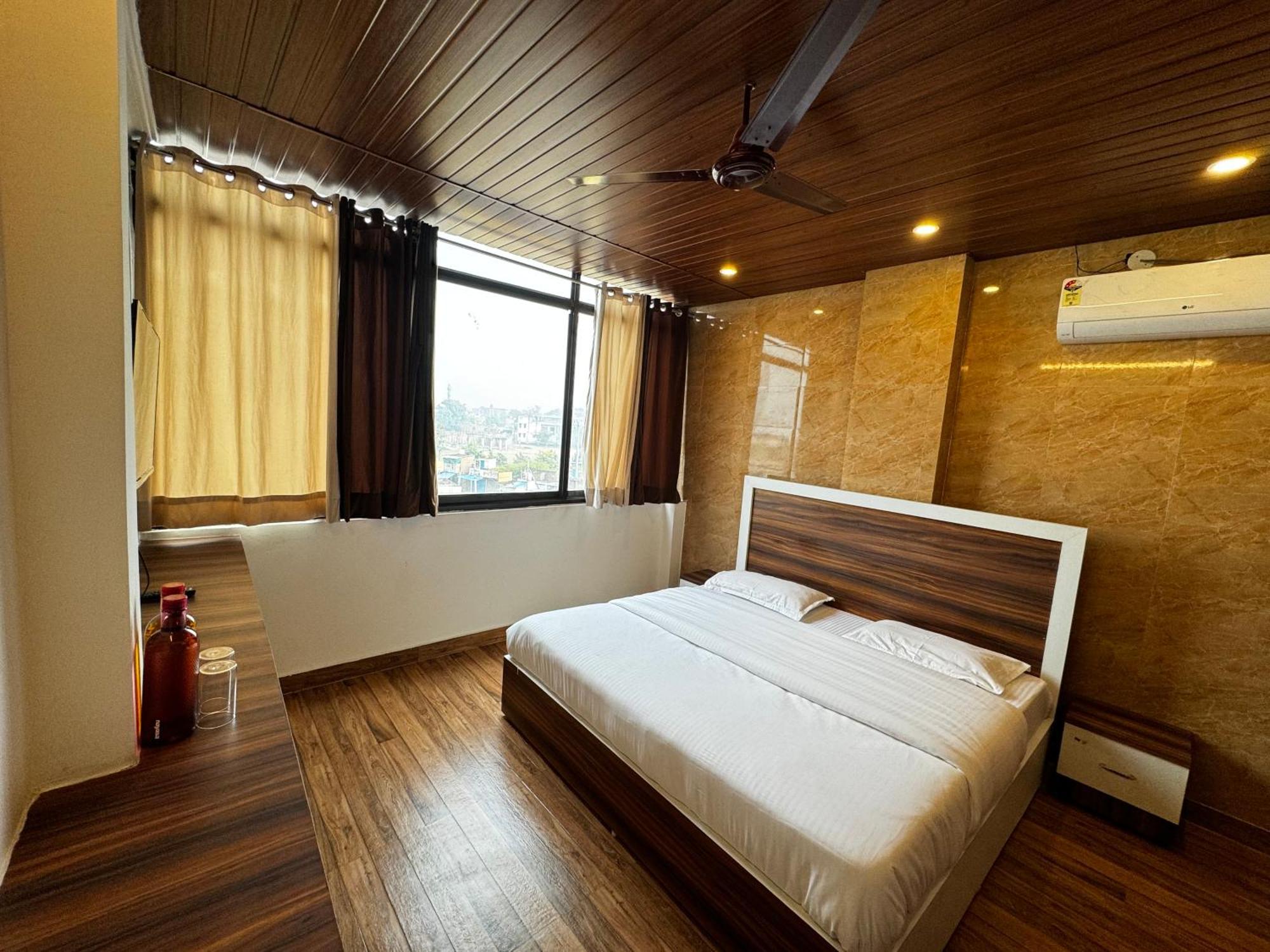 Hotel Walk Inn ฟารีดาบัด ภายนอก รูปภาพ