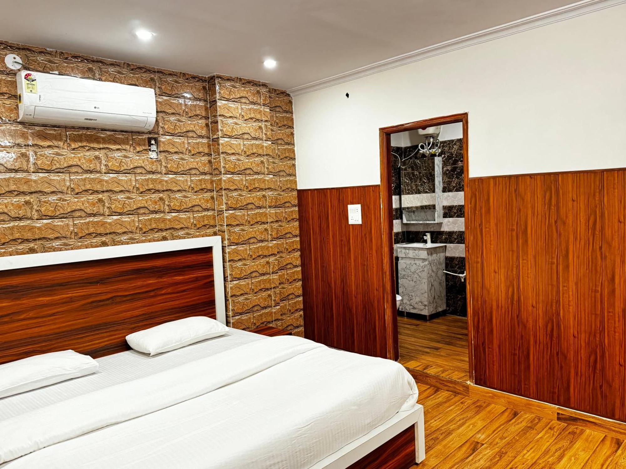 Hotel Walk Inn ฟารีดาบัด ภายนอก รูปภาพ