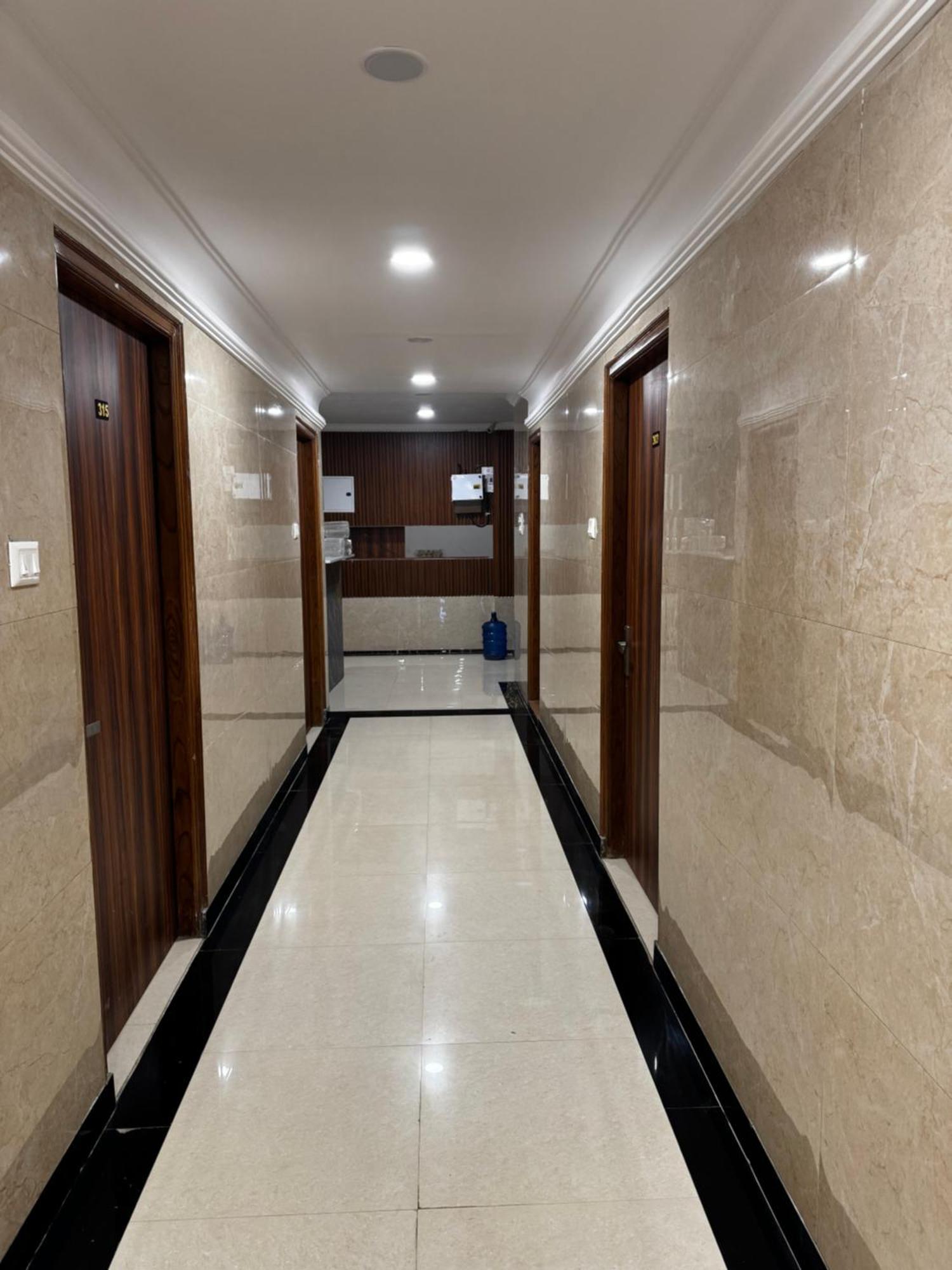 Hotel Walk Inn ฟารีดาบัด ภายนอก รูปภาพ