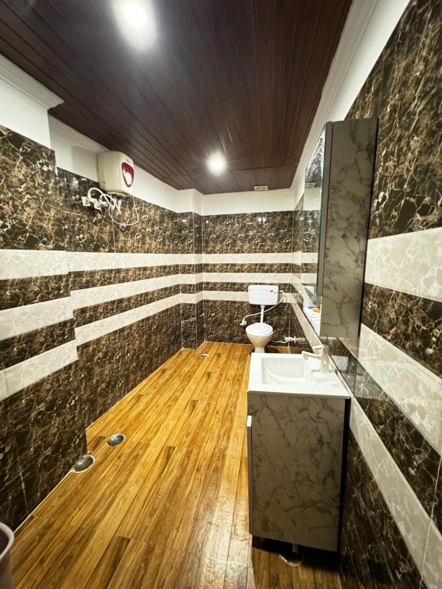 Hotel Walk Inn ฟารีดาบัด ภายนอก รูปภาพ