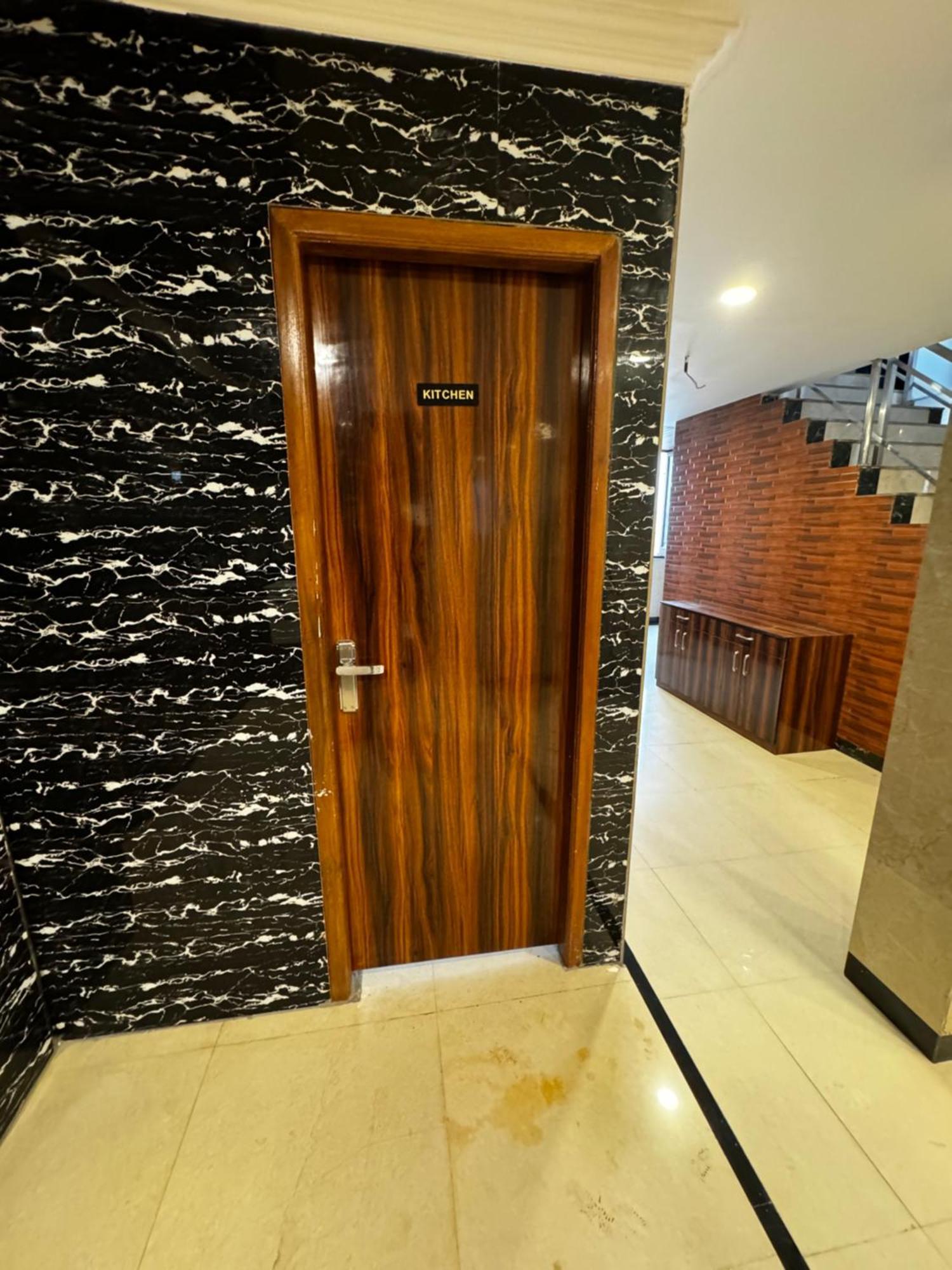 Hotel Walk Inn ฟารีดาบัด ภายนอก รูปภาพ