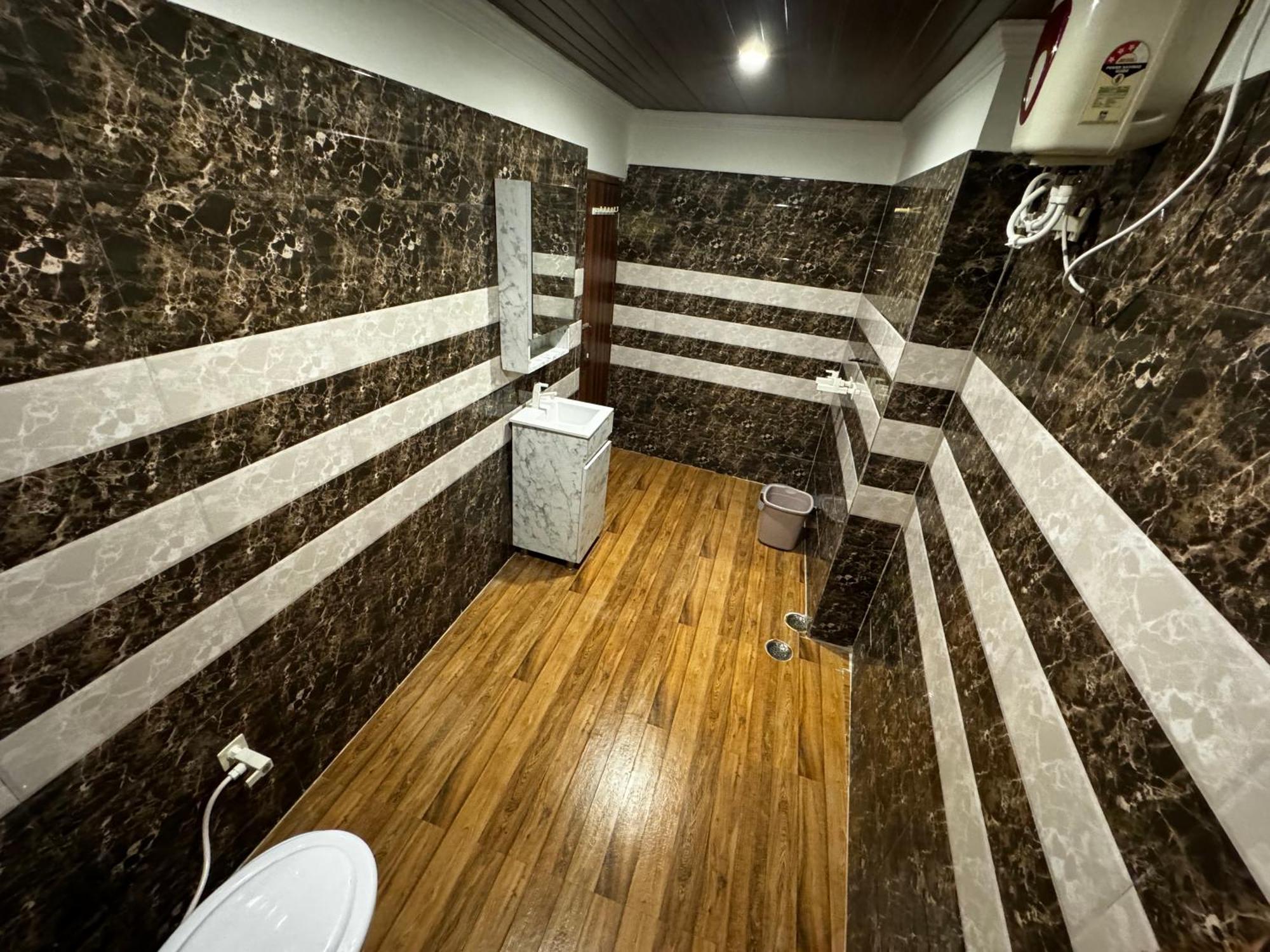 Hotel Walk Inn ฟารีดาบัด ภายนอก รูปภาพ