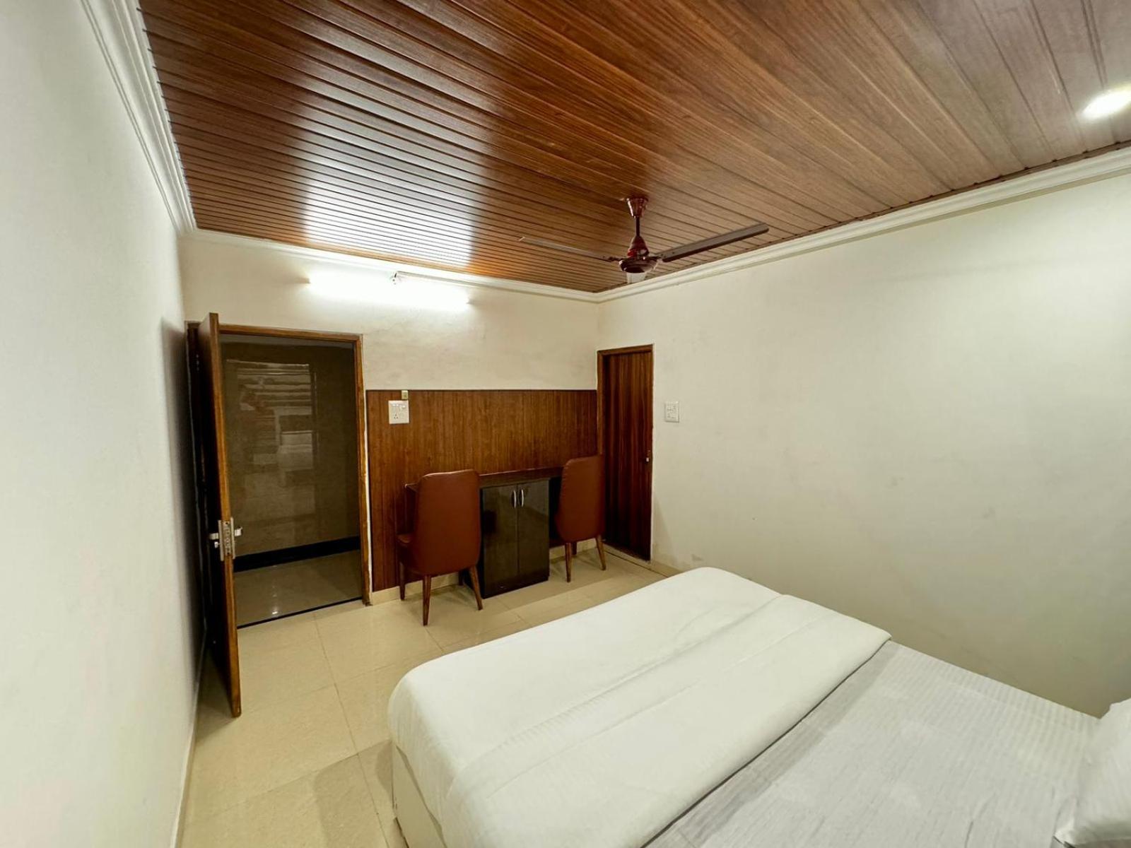 Hotel Walk Inn ฟารีดาบัด ภายนอก รูปภาพ