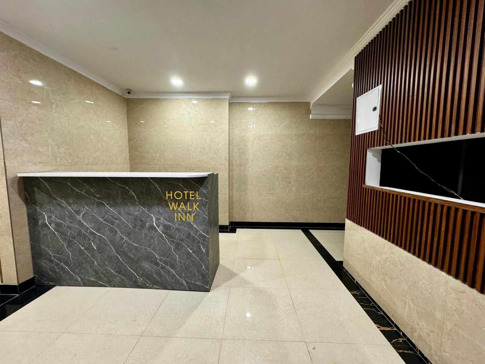 Hotel Walk Inn ฟารีดาบัด ภายนอก รูปภาพ