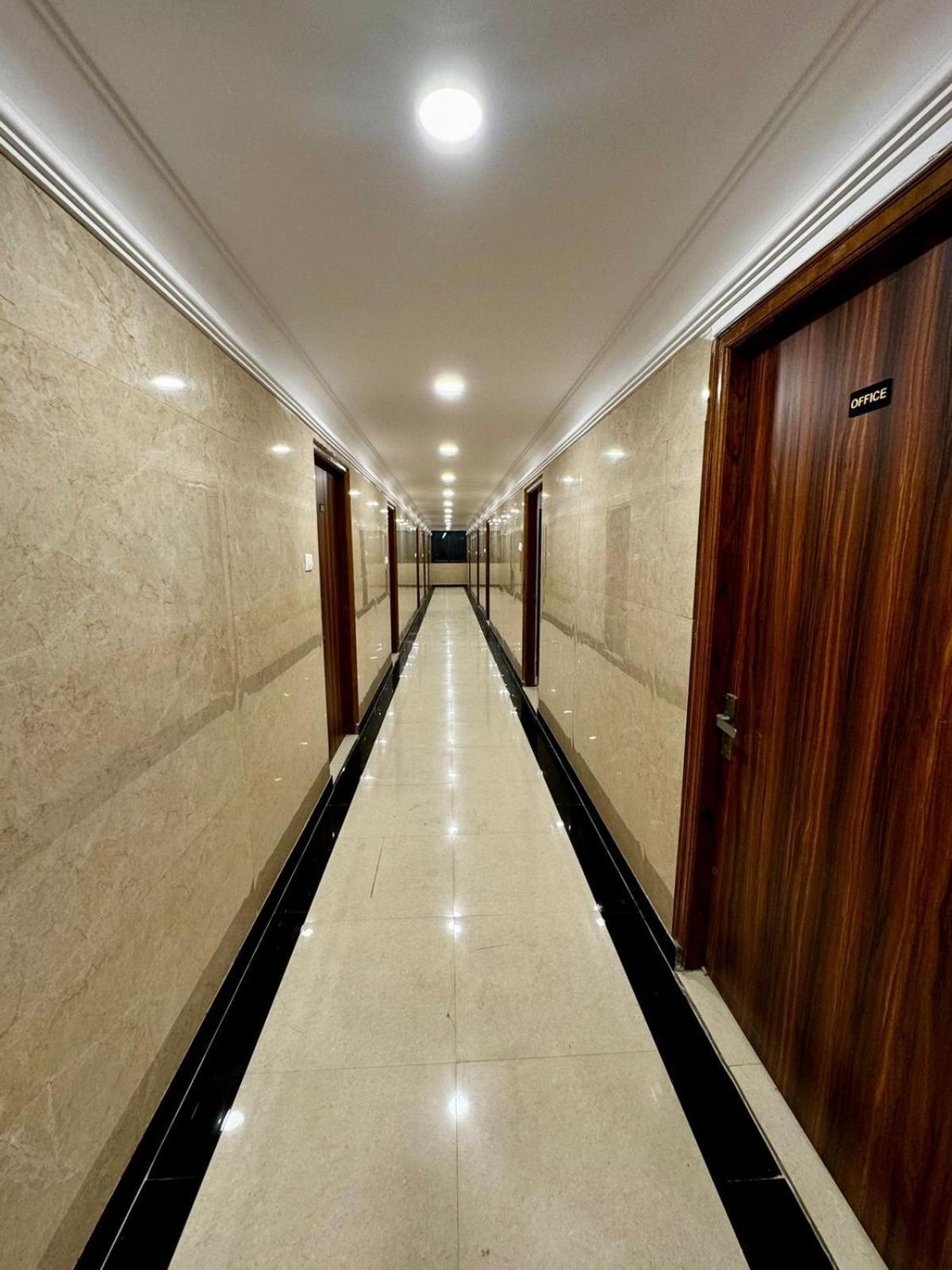 Hotel Walk Inn ฟารีดาบัด ภายนอก รูปภาพ