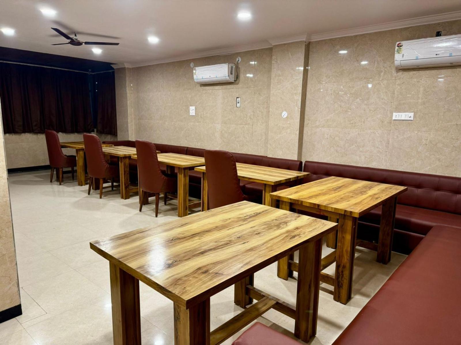 Hotel Walk Inn ฟารีดาบัด ภายนอก รูปภาพ
