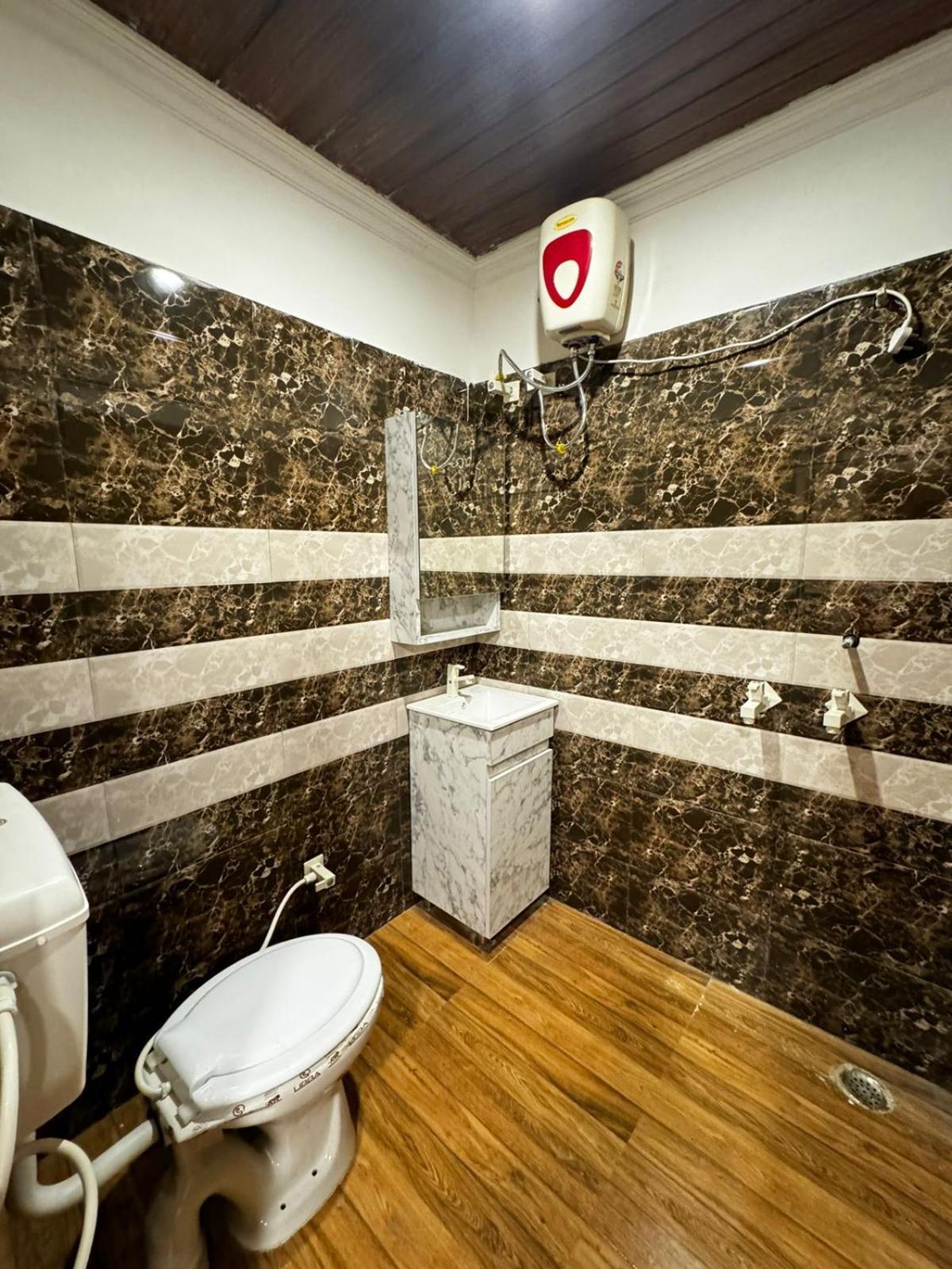Hotel Walk Inn ฟารีดาบัด ภายนอก รูปภาพ